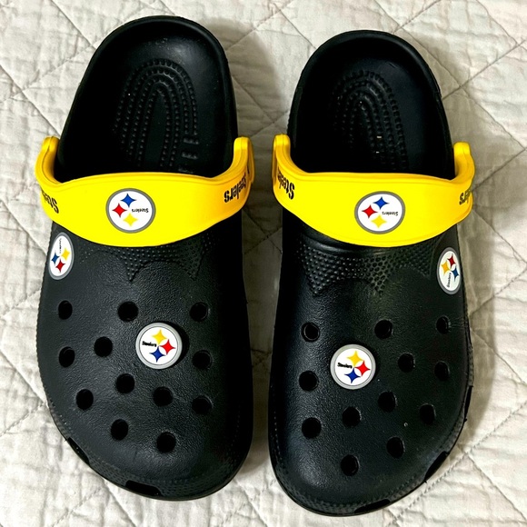 NFL Pittsburg Steelers Crocs Sz M 4/5 W Sz 6-7 UNISEX W/ Jibbitz NWOT - Picture 1 of 9